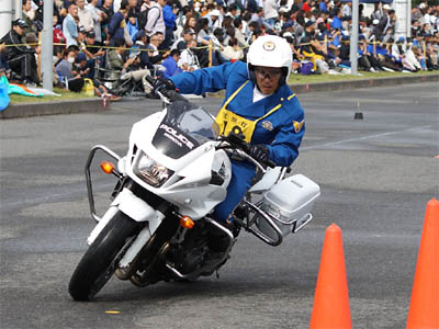 2016年全国白バイ安全運転競技大会の傾斜走行操縦競技、愛知県代表の白バイ隊員