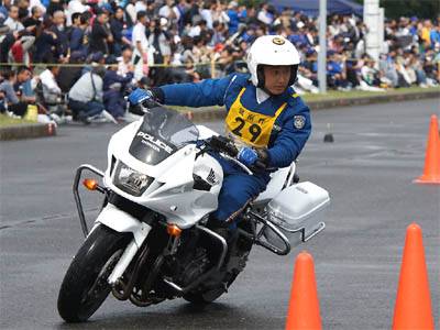2016年全国白バイ安全運転競技大会の傾斜走行操縦競技、福岡県代表の白バイ隊員