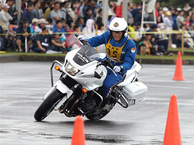 2016年全国白バイ安全運転競技大会の傾斜走行操縦競技、宮城県代表の白バイ隊員