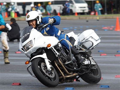 2016年全国白バイ安全運転競技大会の傾斜走行操縦競技、秋田県代表の白バイ隊員