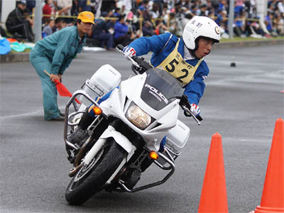 2016年全国白バイ安全運転競技大会の傾斜走行操縦競技、長野県代表の白バイ隊員