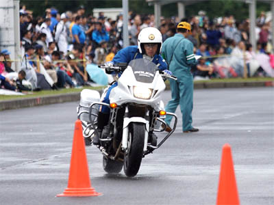 2016年全国白バイ安全運転競技大会の傾斜走行操縦競技、福井県代表の白バイ隊員