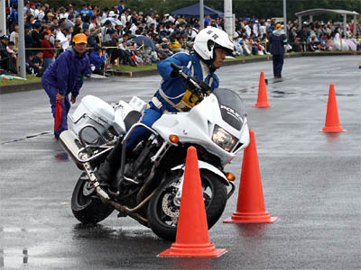 2016年全国白バイ安全運転競技大会の傾斜走行操縦競技、滋賀県代表の白バイ隊員