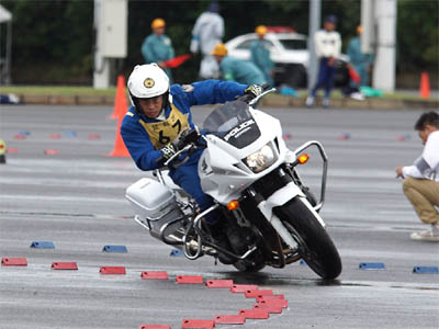 2016年全国白バイ安全運転競技大会の傾斜走行操縦競技、京都県代表の白バイ隊員