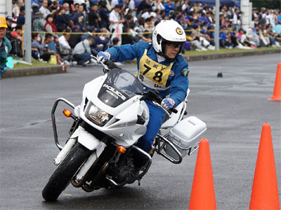 2016年全国白バイ安全運転競技大会の傾斜走行操縦競技、岡山県代表の白バイ隊員