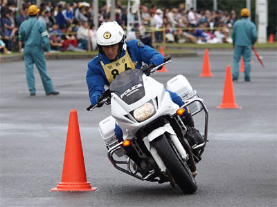 2016年全国白バイ安全運転競技大会の傾斜走行操縦競技、香川県代表の白バイ隊員