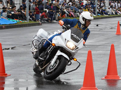 2016年全国白バイ安全運転競技大会の傾斜走行操縦競技、愛媛県代表の白バイ隊員