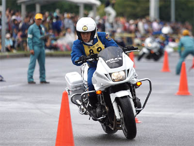 2016年全国白バイ安全運転競技大会の傾斜走行操縦競技、高知県代表の白バイ隊員