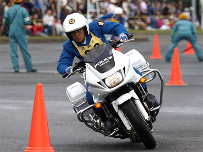 2016年全国白バイ安全運転競技大会の傾斜走行操縦競技、宮崎県代表の白バイ隊員