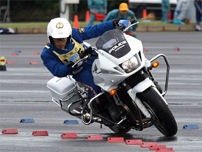 2016年全国白バイ安全運転競技大会の傾斜走行操縦競技、皇宮警察代表の白バイ隊員