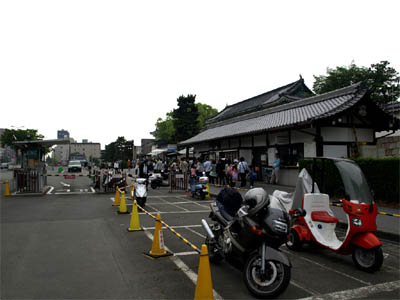 京都の二条城バイク駐車場（駐輪場）