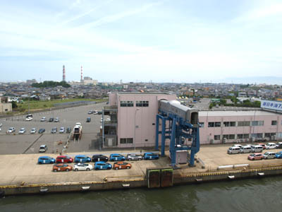 新潟港を出航