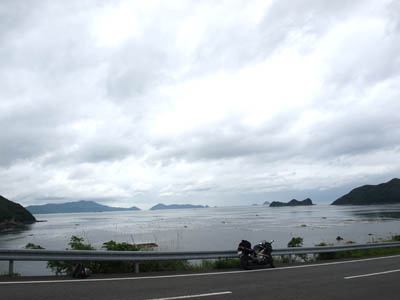愛媛県道292号線から見た由良半島の内海の景色