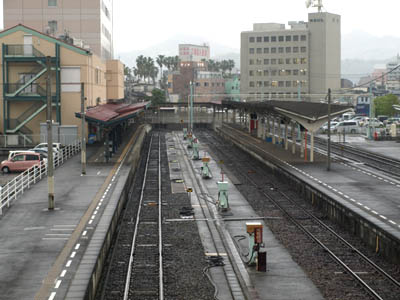 JR予讃線とJR予土線の終着駅「宇和島駅」の駅構内を上から眺めた景色