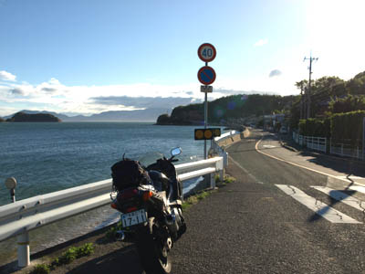 香川県道36号線の屋島を走行中のバイク