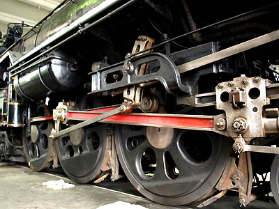 梅小路蒸気機関車館に展示されているC62-2号機の3軸動輪