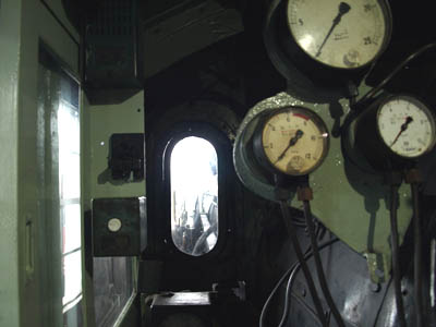 梅小路蒸気機関車館に展示されているC55-1号機の運転席の前面窓と計器