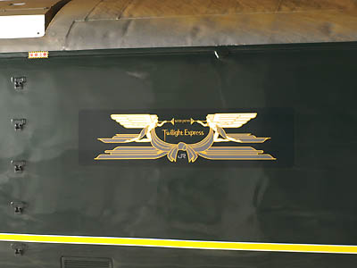 トワイライトエクスプレスの車両側面の取り付けられているロゴマーク