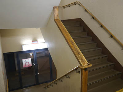 改装されて近代的な階段が作られた長浜城の中