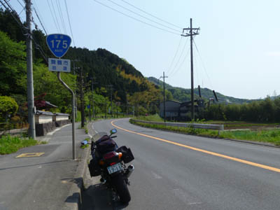 元伊勢神宮から舞鶴へ向かう途中の国道175号線の標識