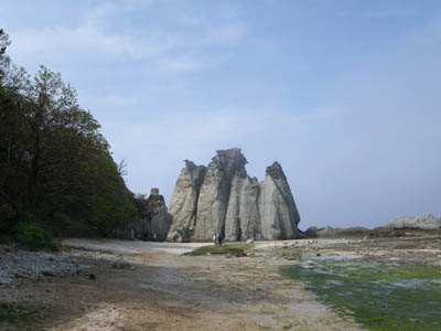 広角で撮影した仏ヶ浦の奇岩