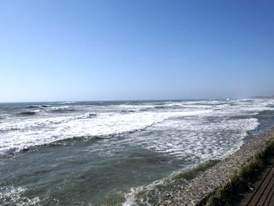 強風が吹き荒れる日本海
