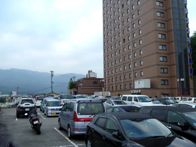 高山アルファワンホテルの駐車場
