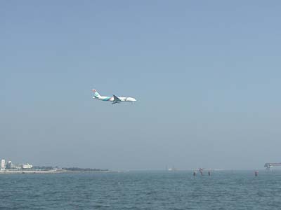 城南島海浜公園から見た飛行機