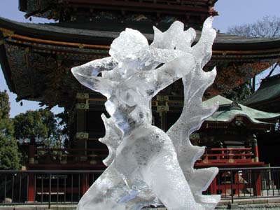 成田山新勝寺の境内で展示されていた氷の彫刻（彫像）