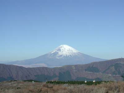 箱根の芦ノ湖スカイランの途中にあるレストハウスから見た富士山