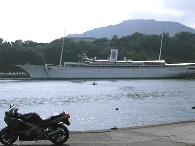 沈没する前に奥駿河湾で海上ホテルとして運用していたスカンジナビア号