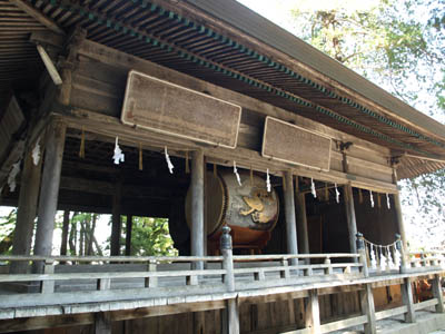 諏訪大社上社本宮の神楽殿に設置されている大太鼓