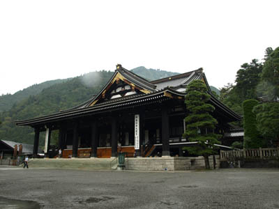 久遠寺 本堂