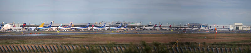 成田空港の第一ターミナルにスポットインしている機体