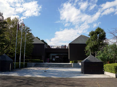 羽村市郷土博物館の建物外観
