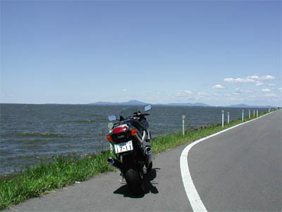 霞ケ浦の湖畔沿いを走る国道355号線に近い道路