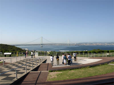神戸淡路鳴門自動車道の淡路サービスエリアにある明石海峡大橋の展望台