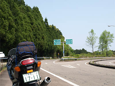 宮崎自動車道の小林インターチェンジの分岐点標識（熊本・鹿児島方面と宮崎・都城方面）