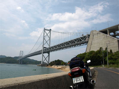 向島から見た西瀬戸自動車道（瀬戸内しまなみ海道）の因島大橋