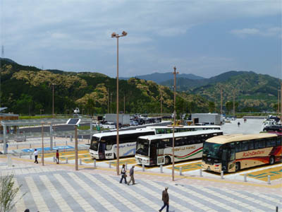 新東名高速道路の静岡サービスエリアの観光バス専用駐車場