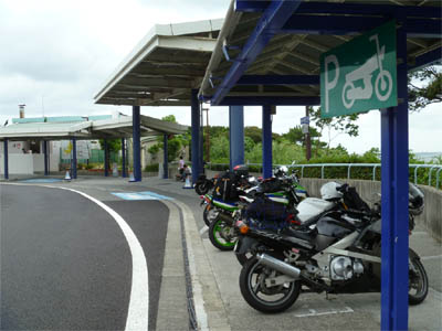 東名高速道路の浜名湖サービスエリアのバイク駐車場