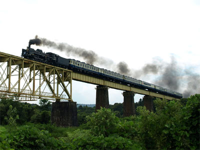 JR磐越西線の有名な撮影ポイント一の戸橋梁で撮影した磐越物語号C57-180号機