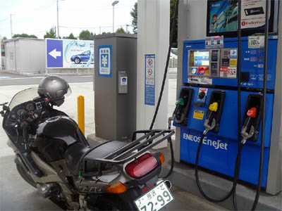 日本のセルフサービス式ガソリンスタンドの給油装置