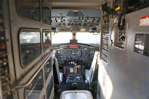 cabina do piloto do YS-11