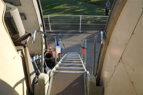 escada de embarque do YS-11