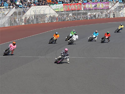 SG日本選手権オートレース３日目第２レース一般戦のゴールシーン
