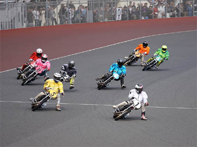SG日本選手権オートレース３日目第４レース最終予選のゴールシーン
