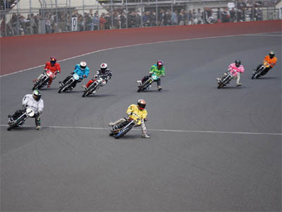 SG日本選手権オートレース３日目第５レース最終予選のゴールシーン