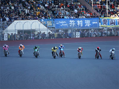 第47回SG日本選手権オートレースの最終日第11レースの特別選抜戦のスタートシーン