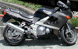 Side view of the ZZR400